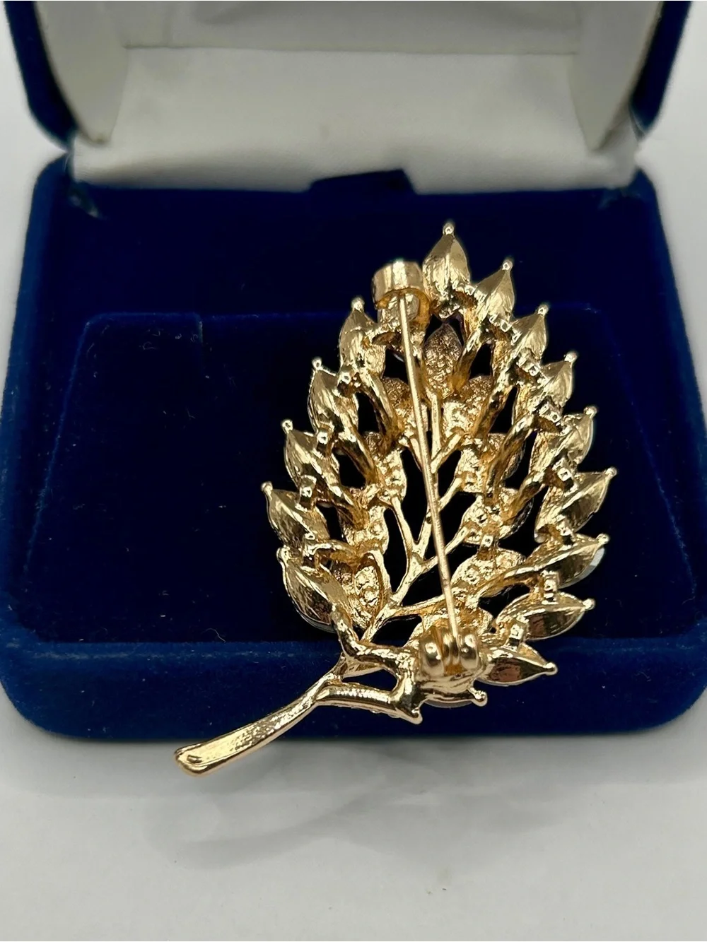 Gold Tone Leaf Brooch with Purple and Clear Faceted Glass Jewels​